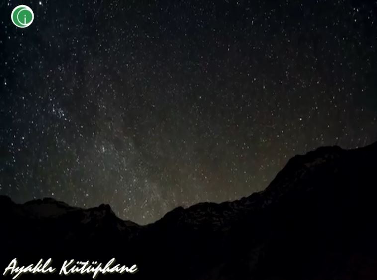 Berat Kandiliniz Mübarek Olsun-Ayaklı Kütüphane
